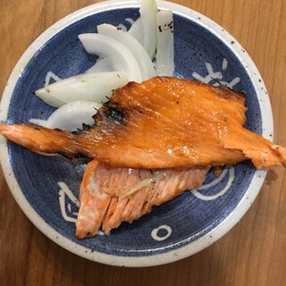 アラからそぎとり！鮭のこんがり薄焼き！